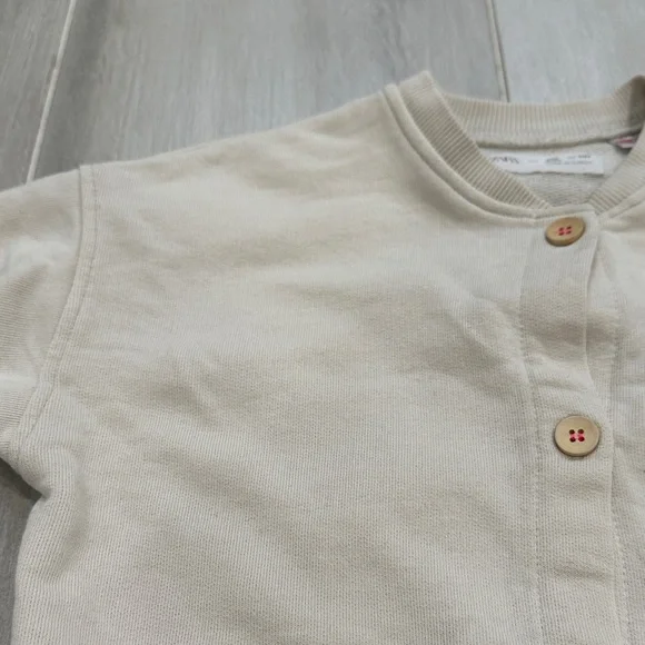 Zara 4T Kids Button Down Sweatshirt Beige and Beige Leggings Outfit - Picture 4 of 11